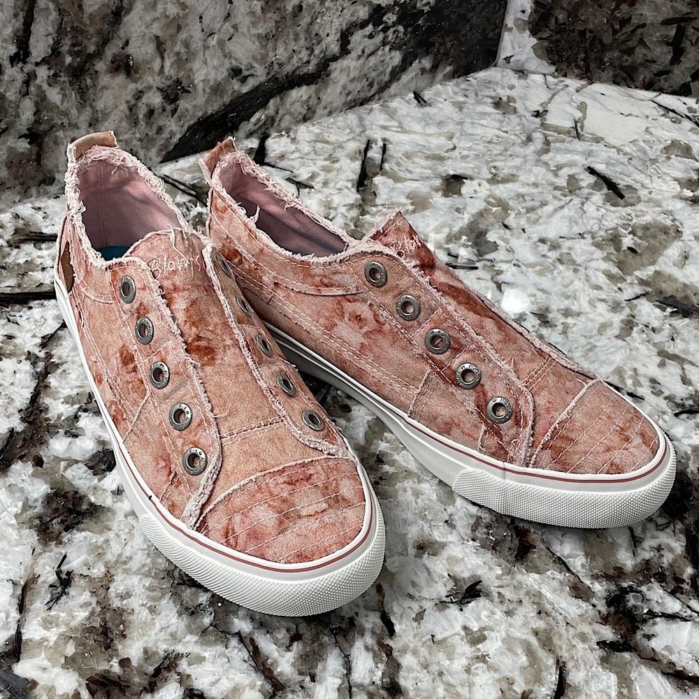 Blowfish Womens Play Sneakers NWT and box